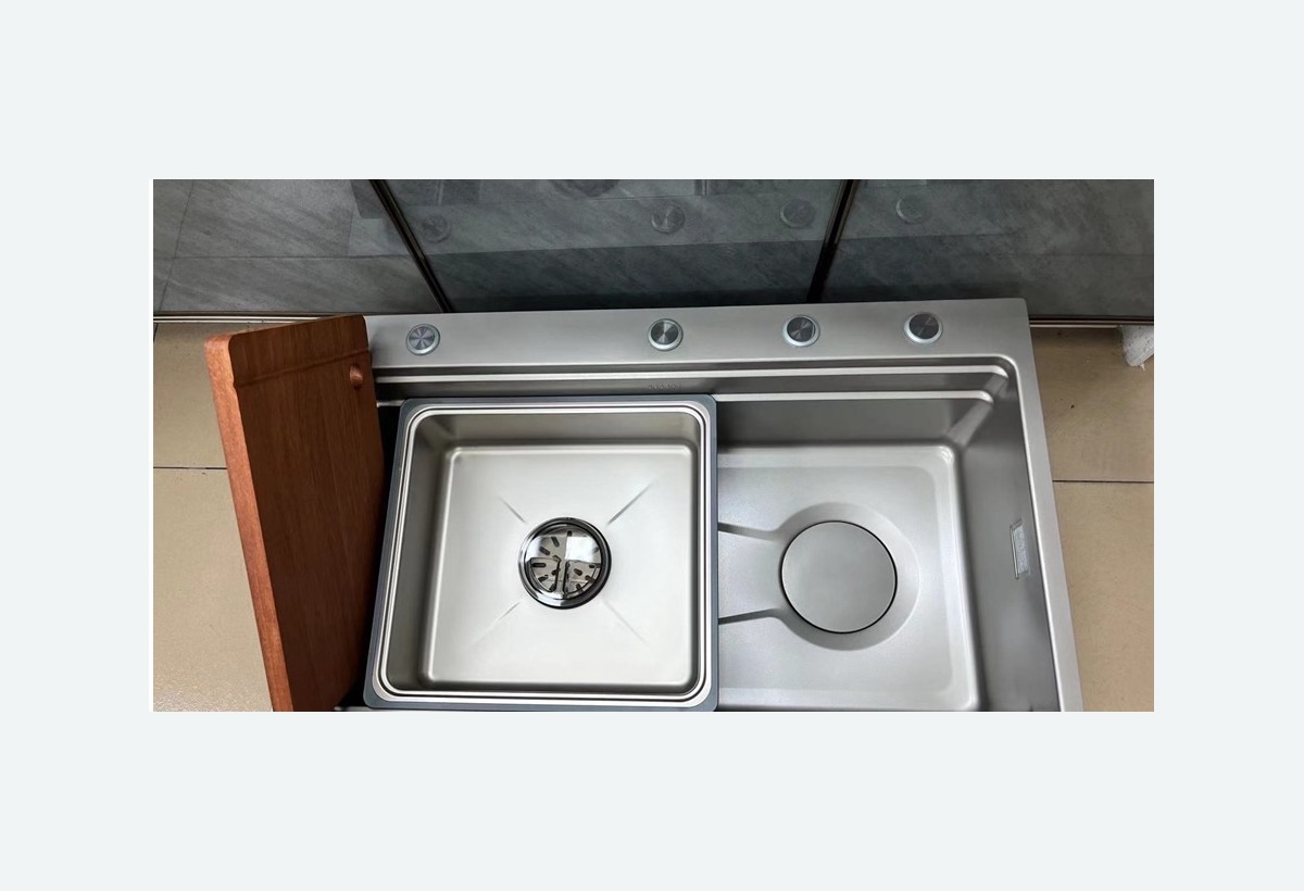 WAYINDA Rice-Grain Embossed Gold Label Double-Step Sink stainless steel sink