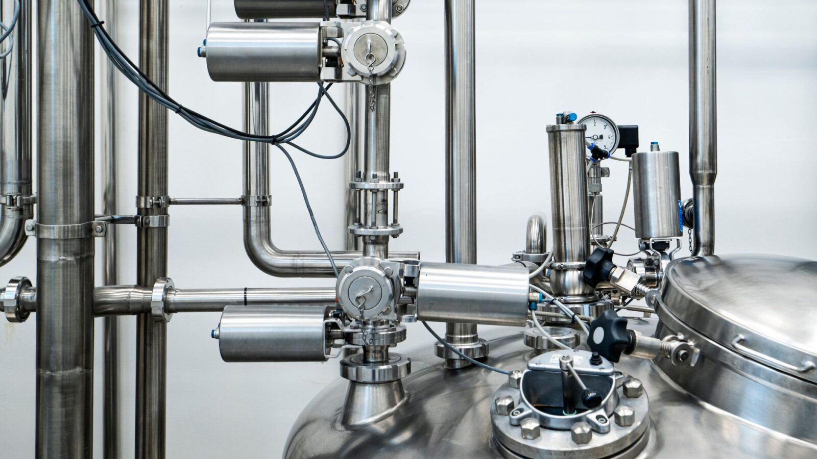 Custom stainless steel products for B2B kitchen projects
